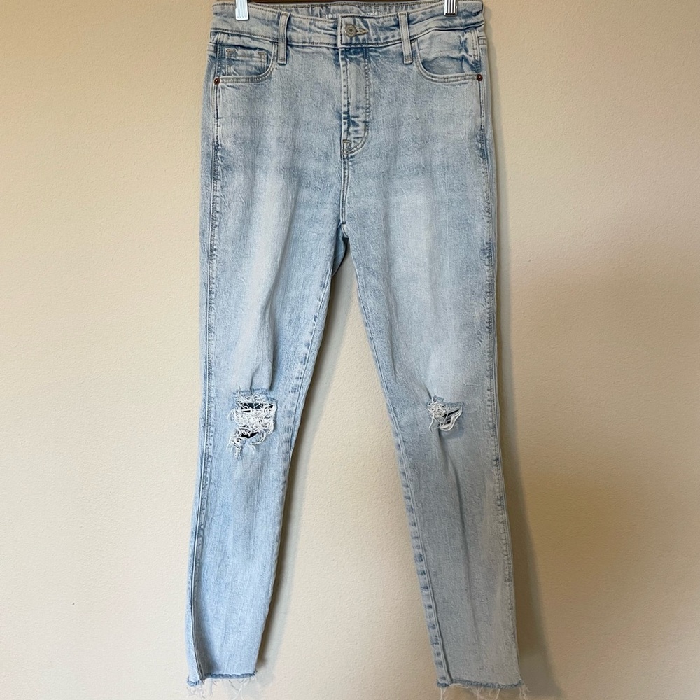 Old Navy Light Blue Distressed Ankle Jeans